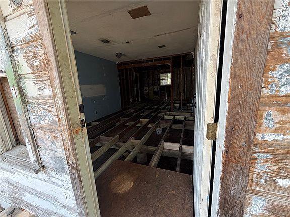 3rd image of 327 W Hester St