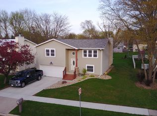 4010 Heritage Rd, Cedar Falls, IA 50613