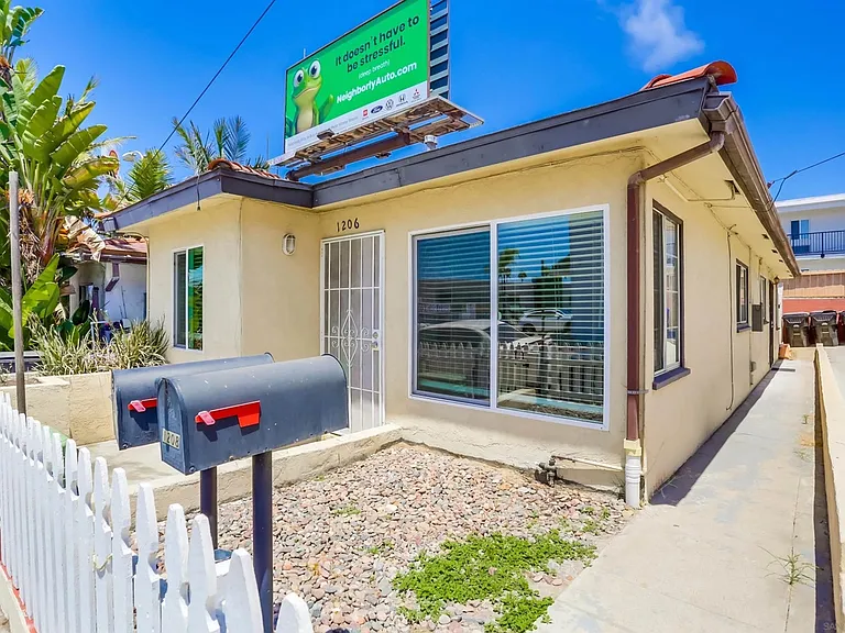 1208 Viola St — Photo 2