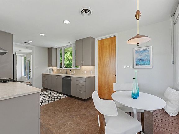 4th image of 301 G H Baker Dr