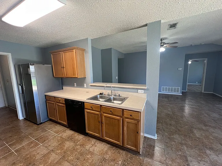 1004 Wintercreek Dr — Photo 10