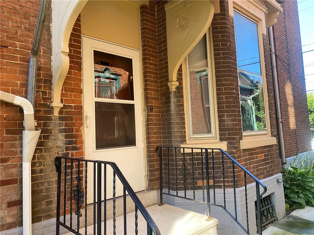 1 bed, 1.0 bath, 4730 sqft, $1,695 — Photo 2
