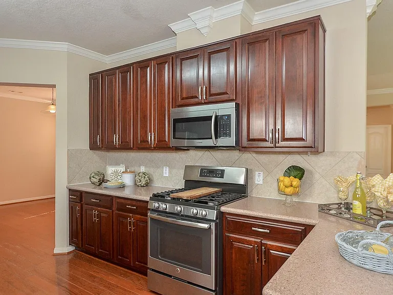 2410 Crossmill Ln — Photo 13