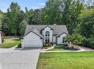 6412 Ivy Springs Dr, Flowery Branch, GA 30542