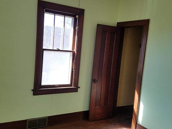 3rd image of 403 Jefferson Ave