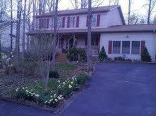 208 Laurel Dr, Cross Junction, VA 22625