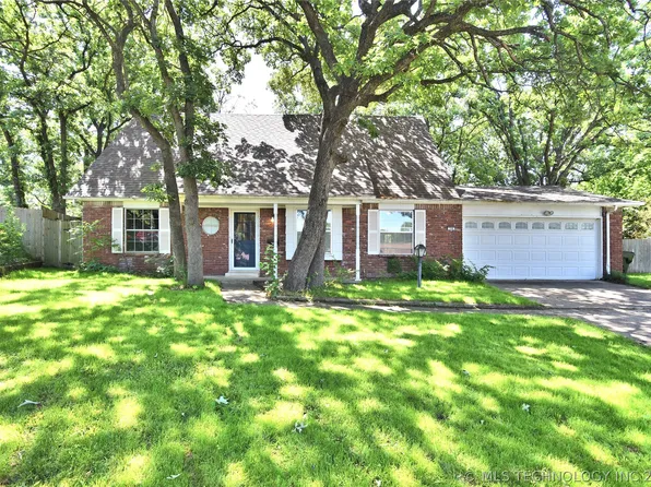 316 Redbud Ct, Sand Springs, OK 74063