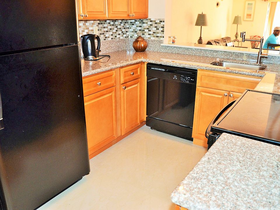 1st image of 9491 Palm Cir N