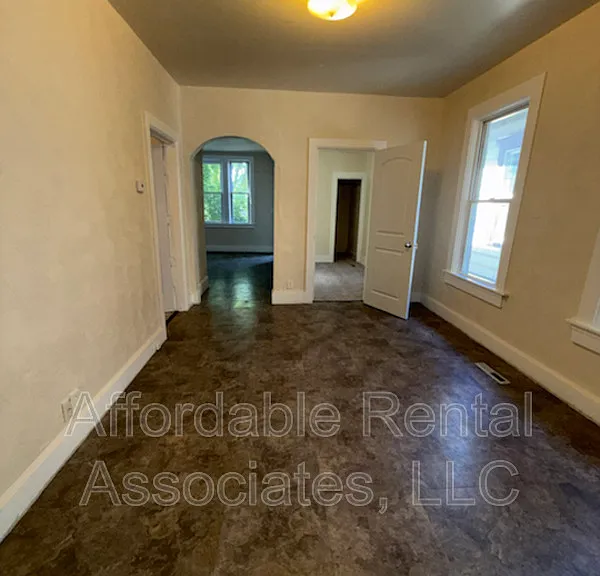 1306 W Scott St — Photo 3