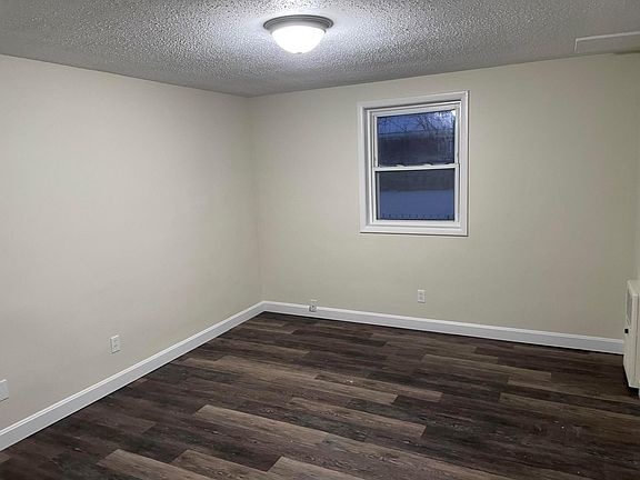 4th image of 1685 Jane Dr #9