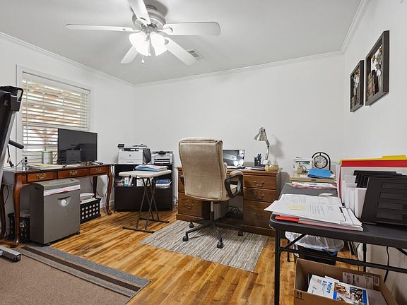 4th image of 700 W 11th St #Townhouse