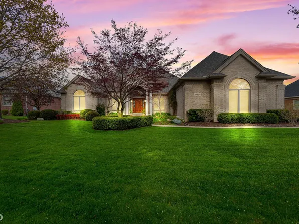 58534 Cory Lake Dr, Washington, MI 48094