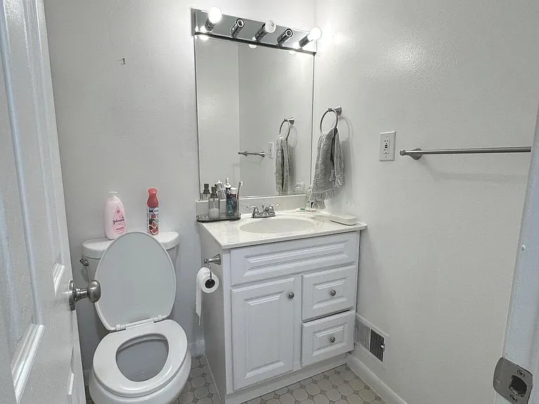 13203 Hampshire Ct — Photo 7