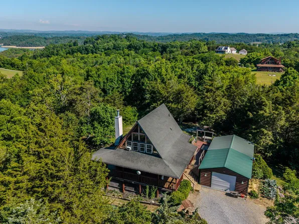 1582 Romary Rd, Dandridge, TN 37725