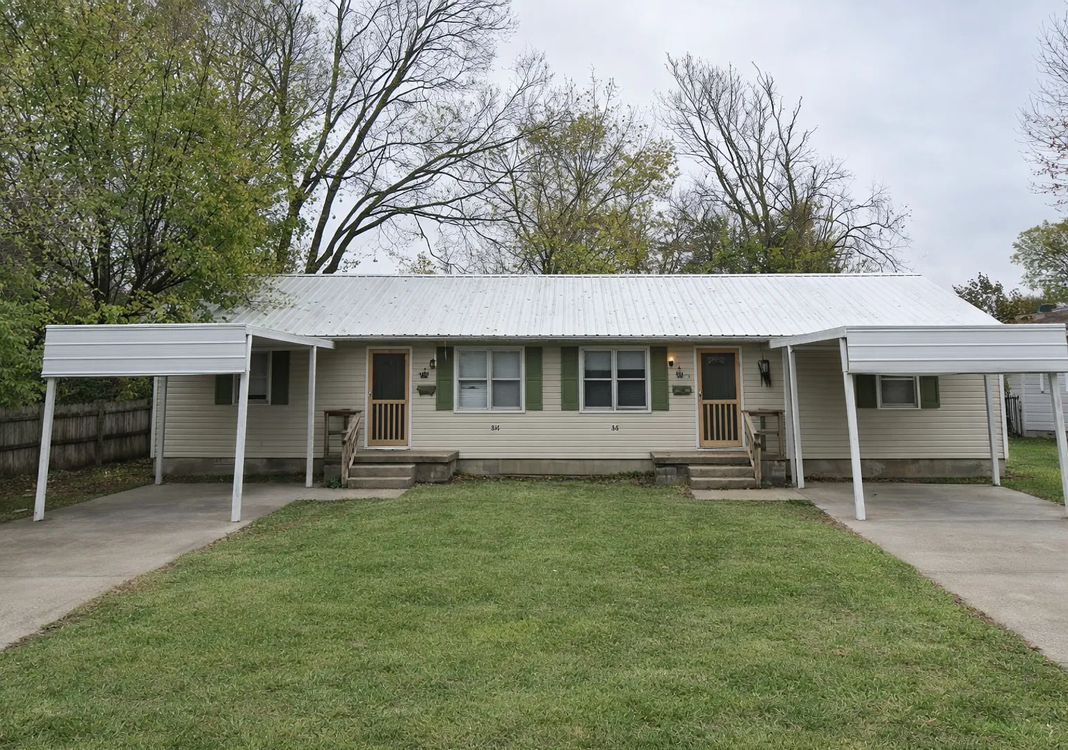 Affordable 2BR w/ Covered Parking Only $850! Won't Last! — Photo 1