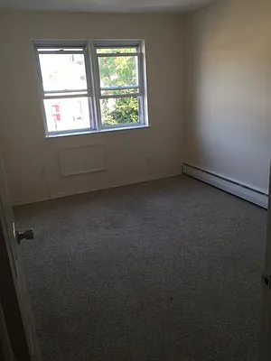 Rented by Leonidas Realty | media 22