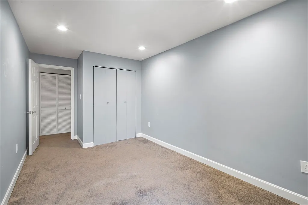 Building Photo - 201 Thorndike St #205