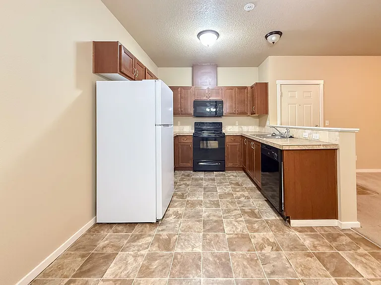 Catron Apartments - 1-3 Bedrooms 2 Bathrooms with In Unit Washer/Dryer and Internet — Photo 64