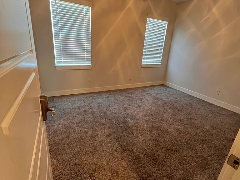 540 S Kickapoo Ave — Photo 13