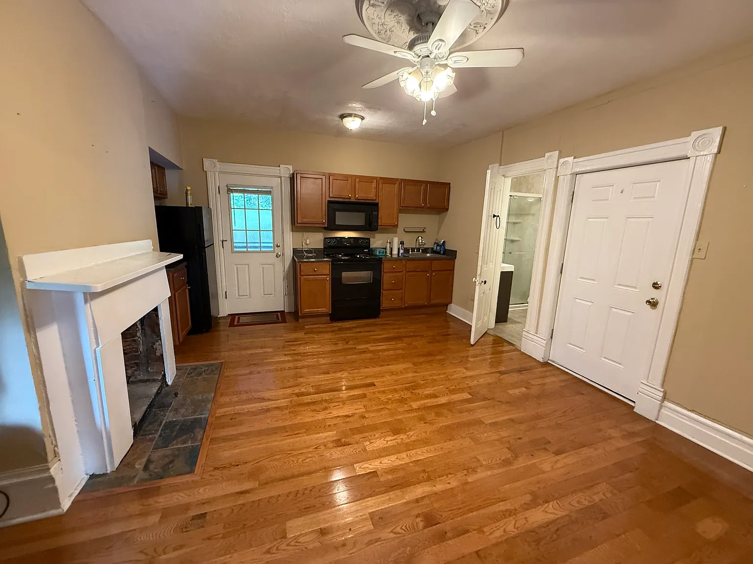 1 bed, $1,565 — Photo 4