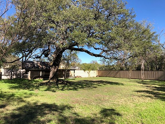 4th image of 617 Sabine Ave