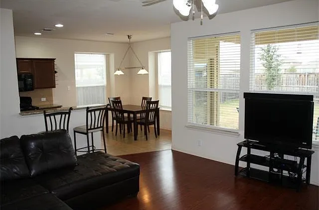 2228 Nestlewood Dr — Photo 12