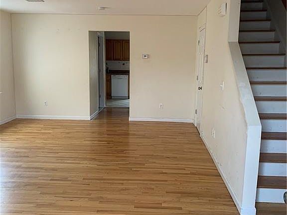 3rd image of 104 Lockwood Ave