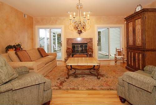 Beautiful Family Rm adjoins Kitchen