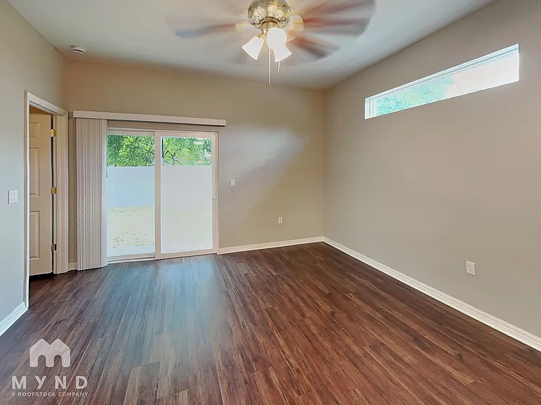 7951 Harbor Bridge Blvd — Photo 2