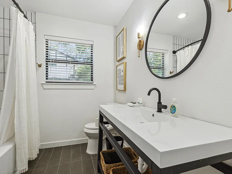2015 Camelot Dr — Photo 18
