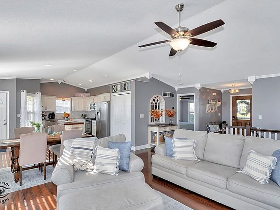 5th image of 742 Meadowbrook Ln