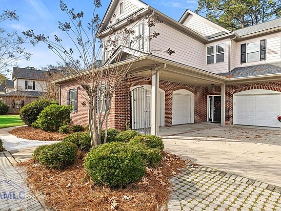 2nd image of 401 S Oak Rd