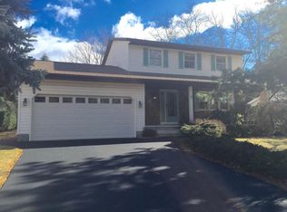 9 W Meadow Dr, Albany, NY 12203