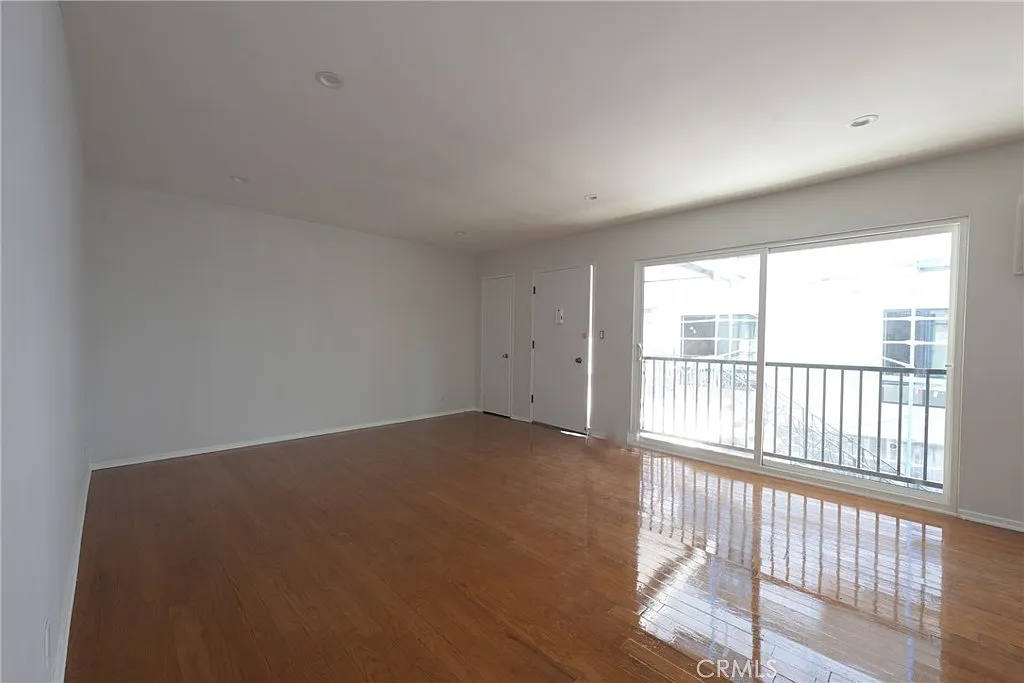 2 bed, 950 sqft, $2,950 — Photo 4