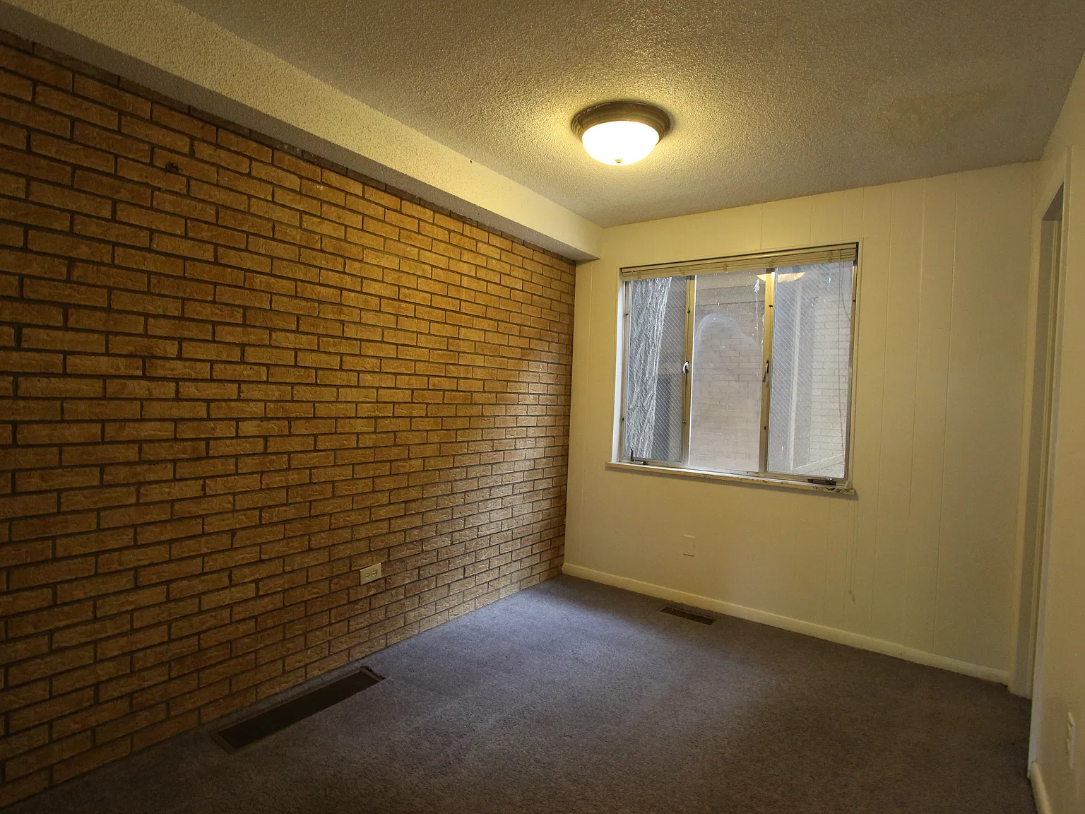 3 bed, 900 sqft, $4,680 — Photo 2