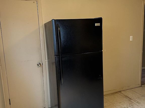 4th image of 23816 Brittany Ave