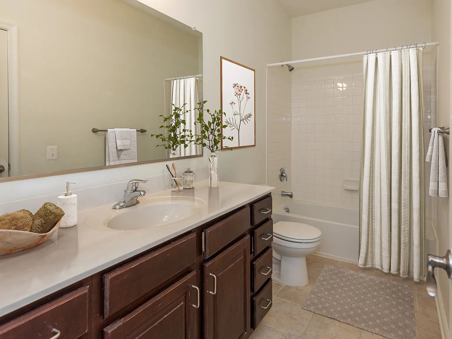 RiverWatch Apartments — Photo 4