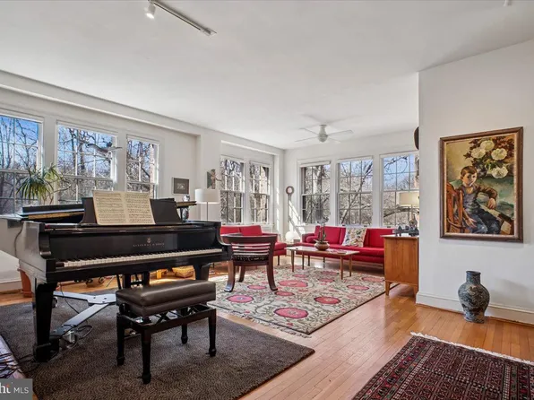 3041 Sedgwick St NW APT 301D, Washington, DC 20008