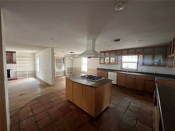 3rd image of 6042 Ebonwood Dr