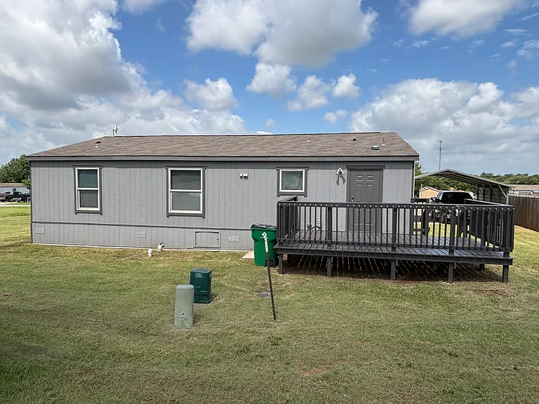 921 Taylor Dr — Photo 2