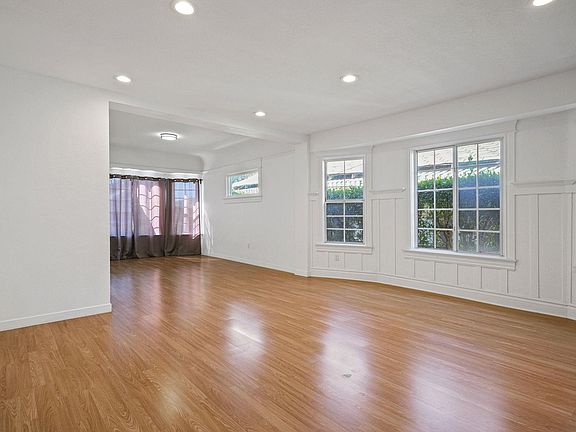 4th image of 2041 W 31st St