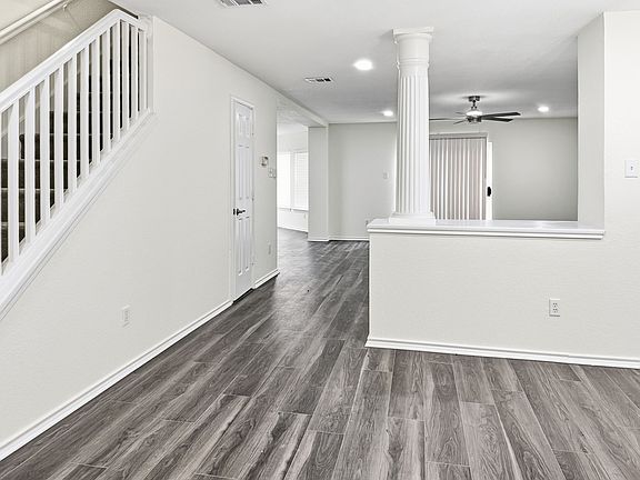 3rd image of 12214 Peachtree Ln