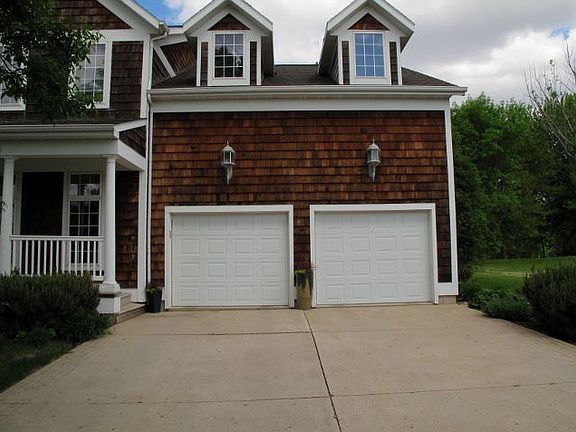 2nd image of 220 Emerald Meadows Dr