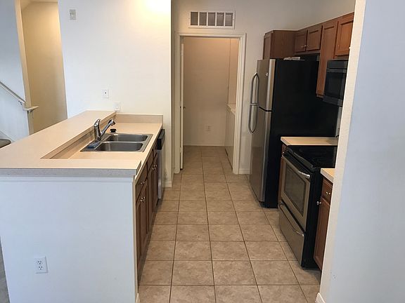 5th image of 2550 Grand Central Pkwy APT 16