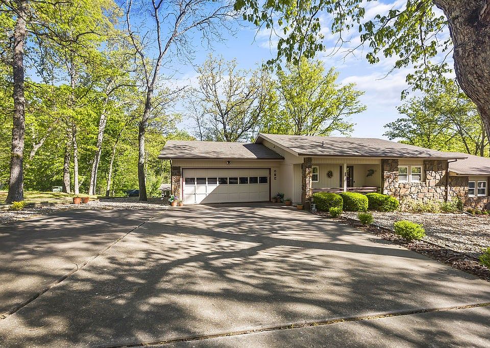 1st image of 1 Kingsbury Dr