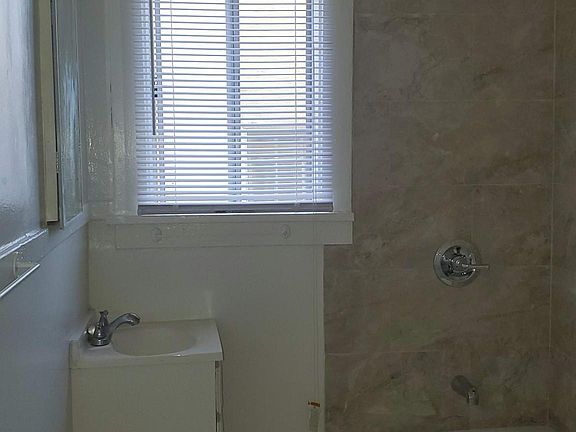 4th image of 114 S New Hampshire Ave APT 205
