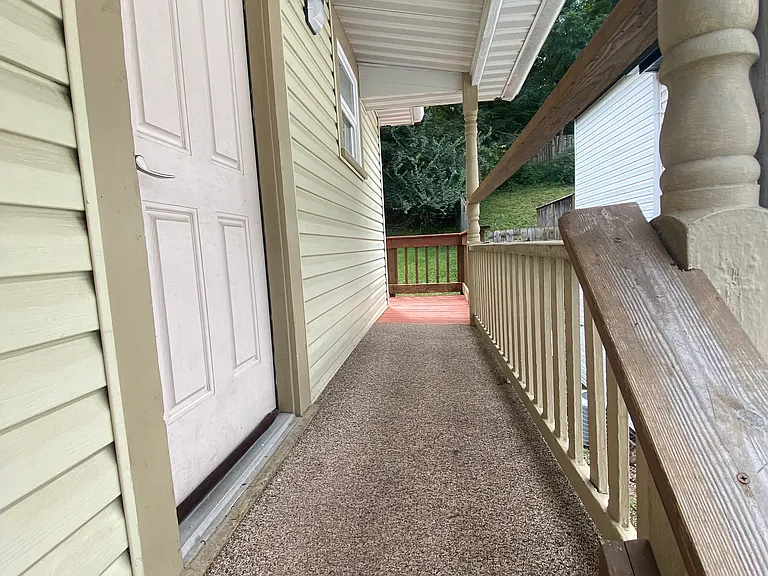 109 Tower Ln — Photo 4