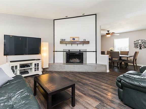 2nd image of 744 Warwick Dr