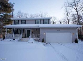6730 N Point Dr, Fruitport, MI 49415
