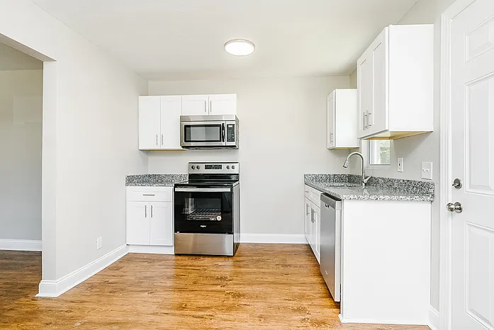 2 bed, 1.0 bath, 783 sqft, $1,195 — Photo 2